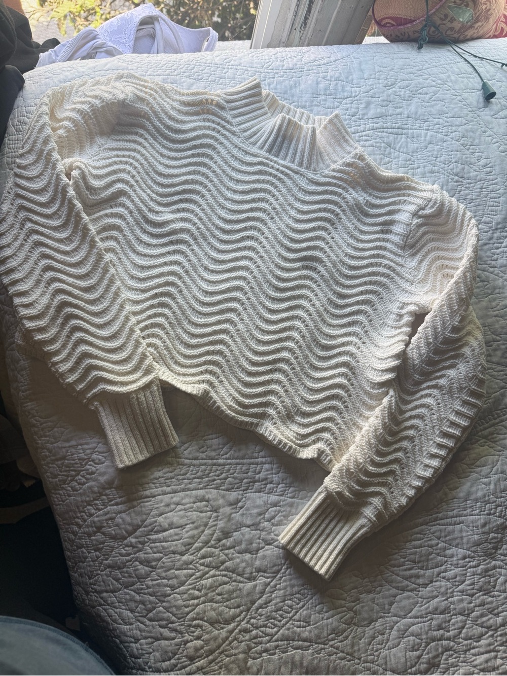 Women’s Cream Wave-Texture Knit Sweater